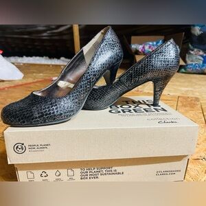 Elegant Black Snakeskin Pattern Heels